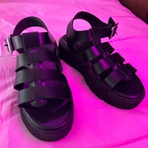 NWOT- Limelight Little girl black sandals size 2